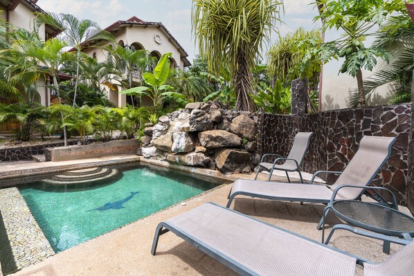 حمّام سباحة خارجي