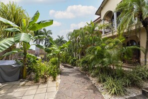 المنطقة المحيطة بالمنشأة