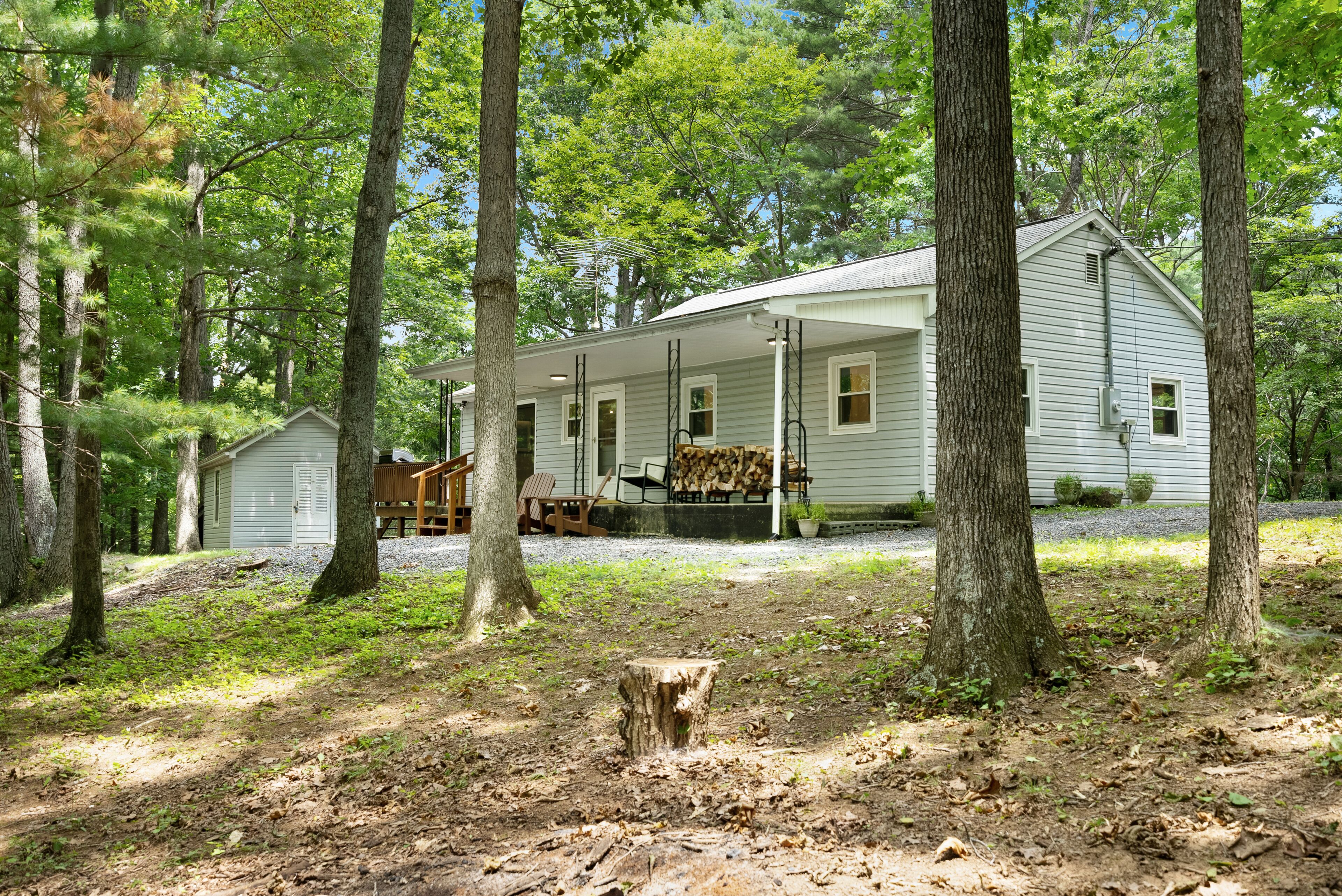 Cozy 3BR Mtn Cabin~newly updated w/woodstove