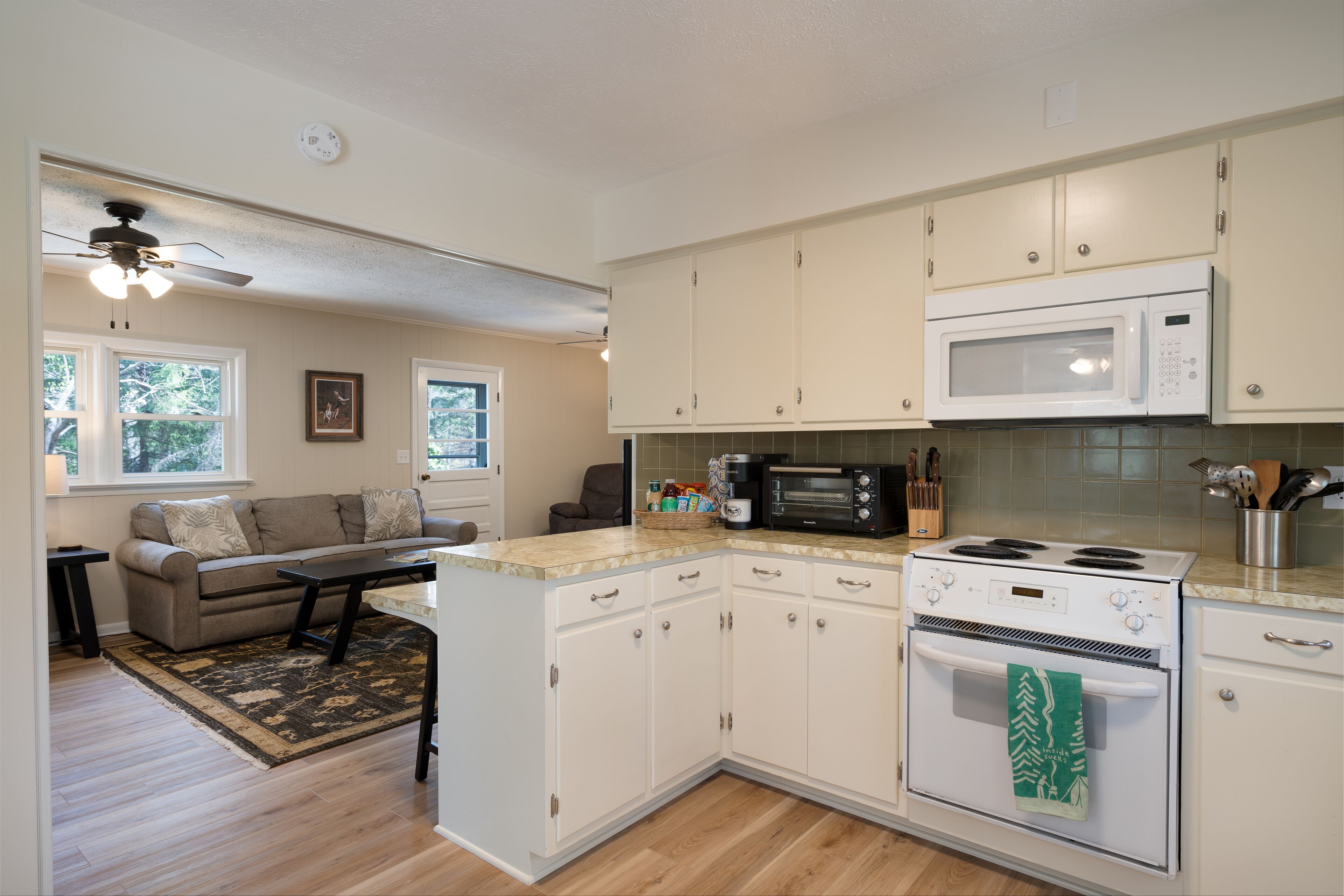 Cozy 3BR Mtn Cabin~newly updated w/woodstove