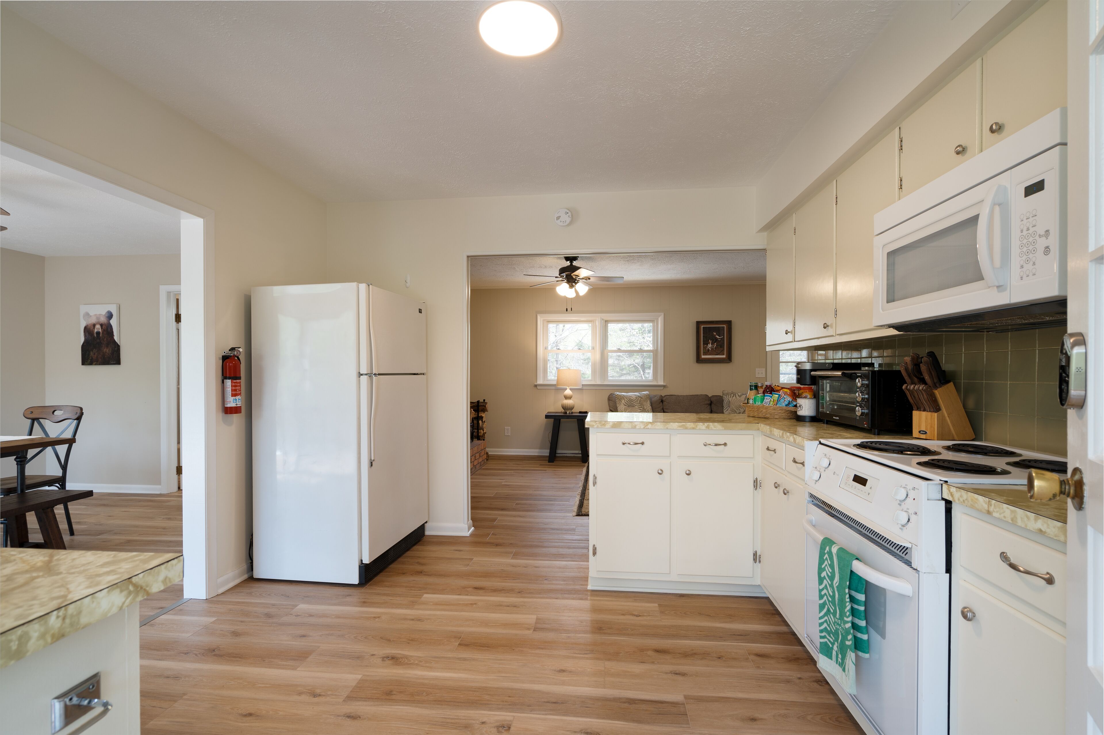 Cozy 3BR Mtn Cabin~newly updated w/woodstove