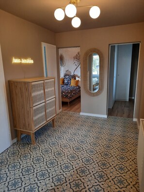 2 bedrooms, travel crib, free WiFi, wheelchair access - Stylish vacation home on Lake Plau with rowing boat (Plau am See)