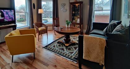 Top floor of Historic Oak Park Home /2 Car Garage