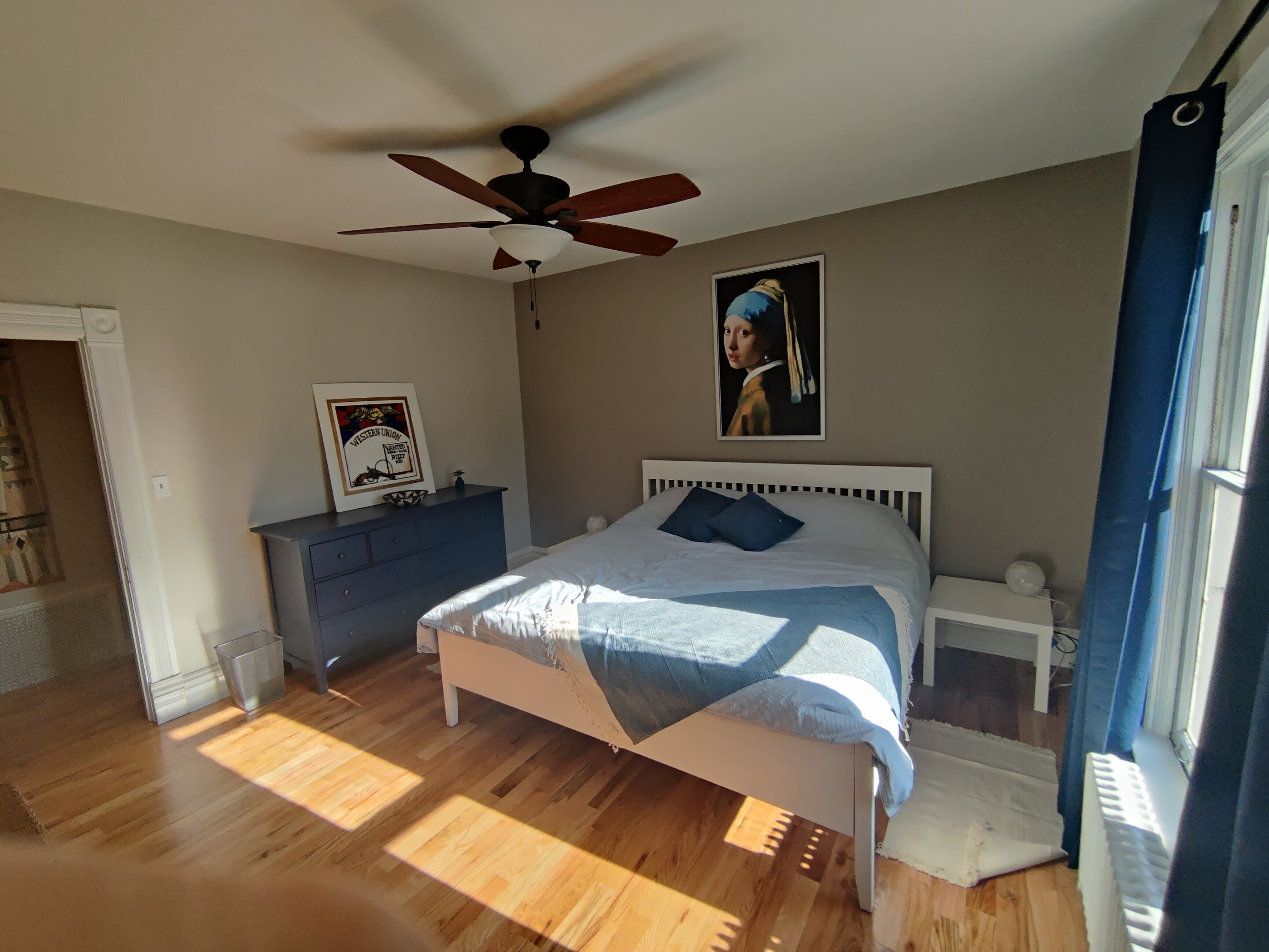 3 bedrooms, desk, iron/ironing board, WiFi (free)