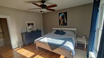 3 chambres, bureau, fer et planche à repasser, accès au Wi-Fi (inclus)