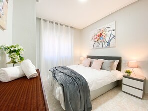 2 slaapkamers, een strijkplank/strijkijzer, reisbedje, wifi