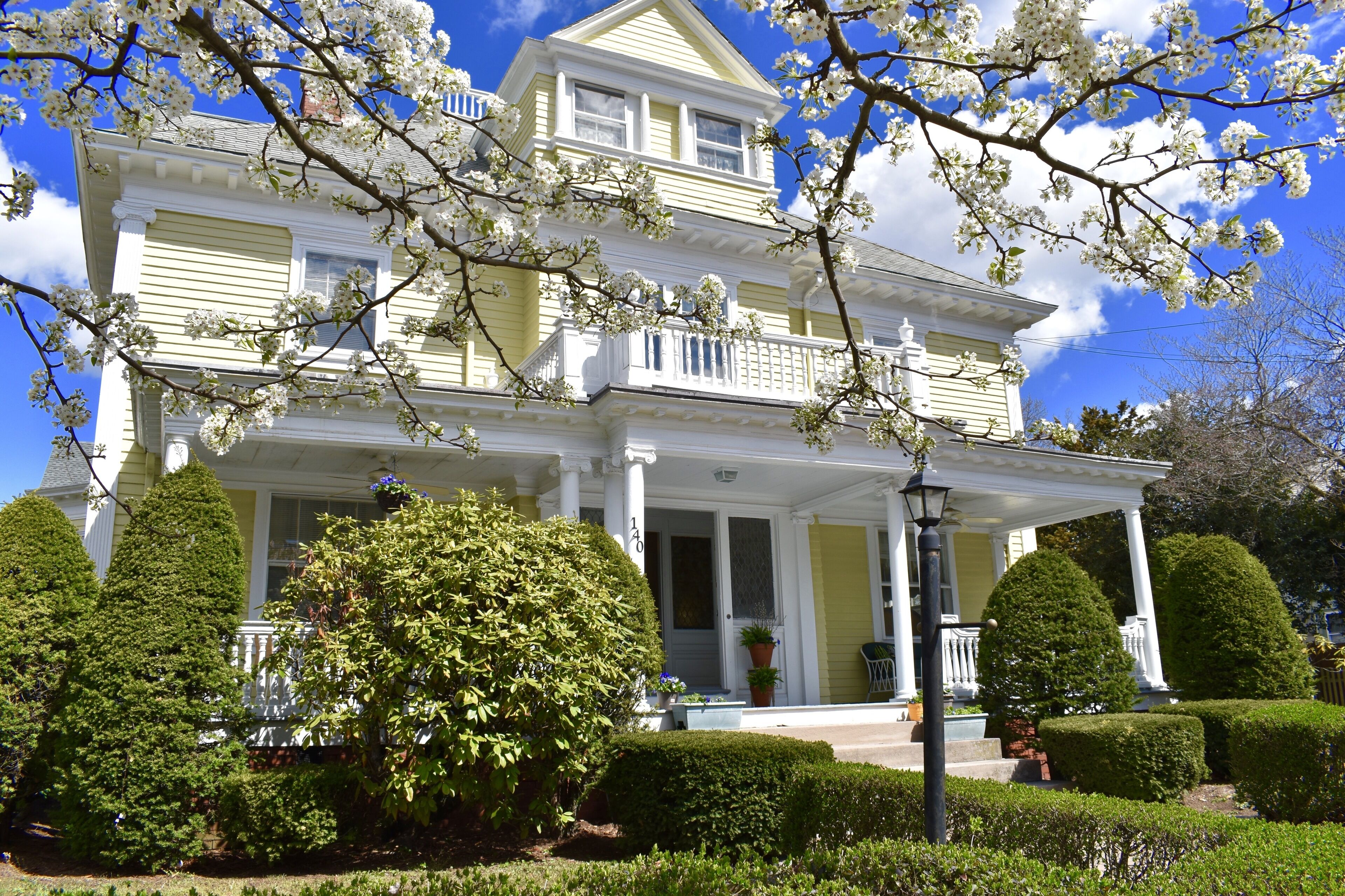 Easy access elegance!  Minutes to Providence, Colleges and history.
