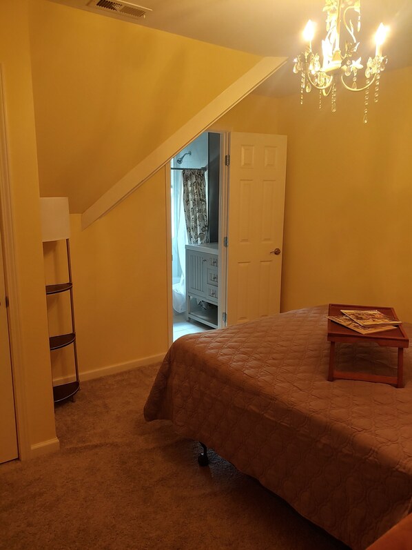 2 bedrooms, desk, iron/ironing board, free WiFi