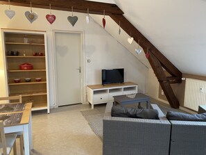 TV - COSY APARTMENT NUMBER 2 (Contrexéville)