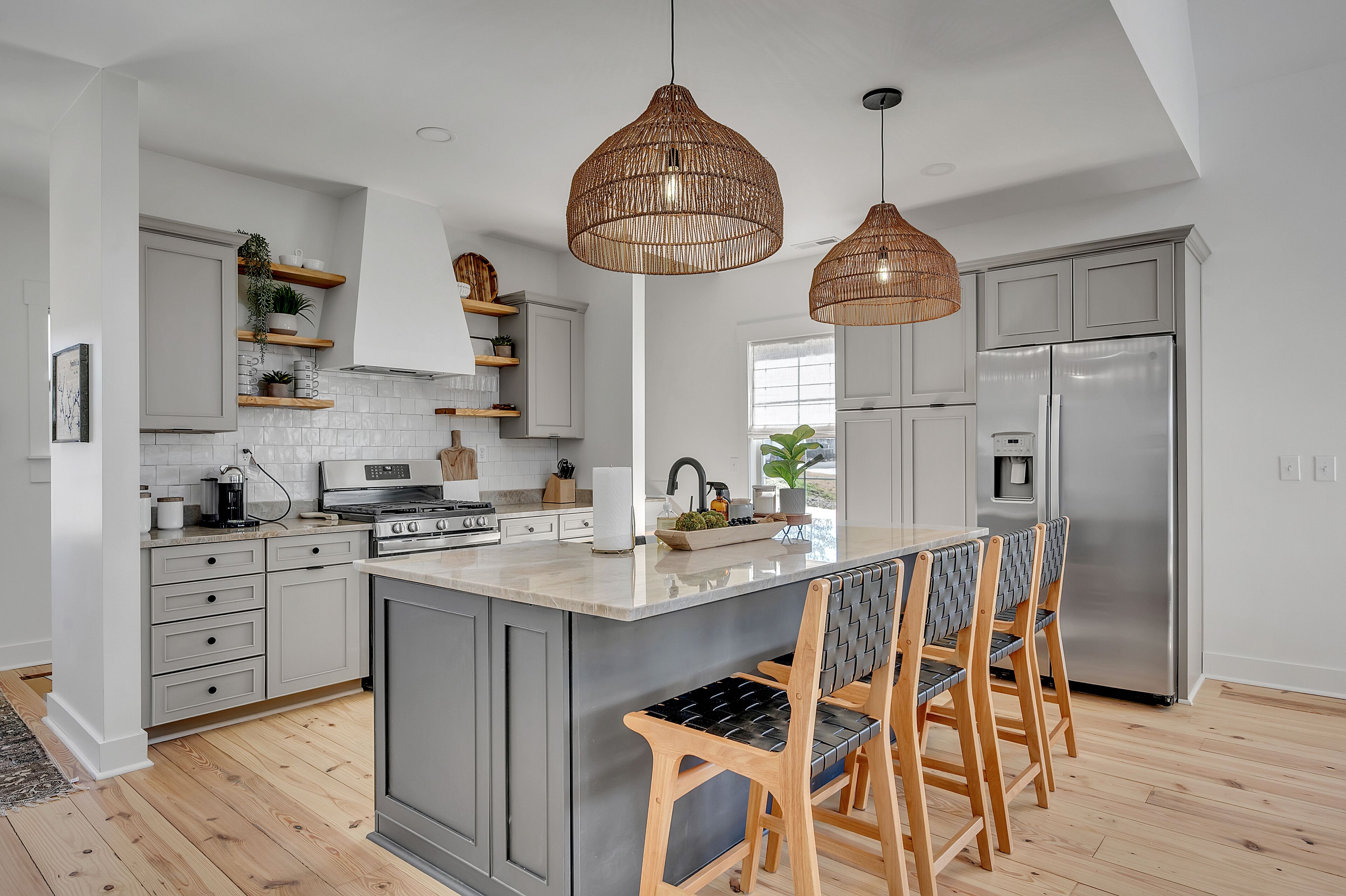 Rusted Roots Retreat NEW build with amazing furnishing on Smith Lake