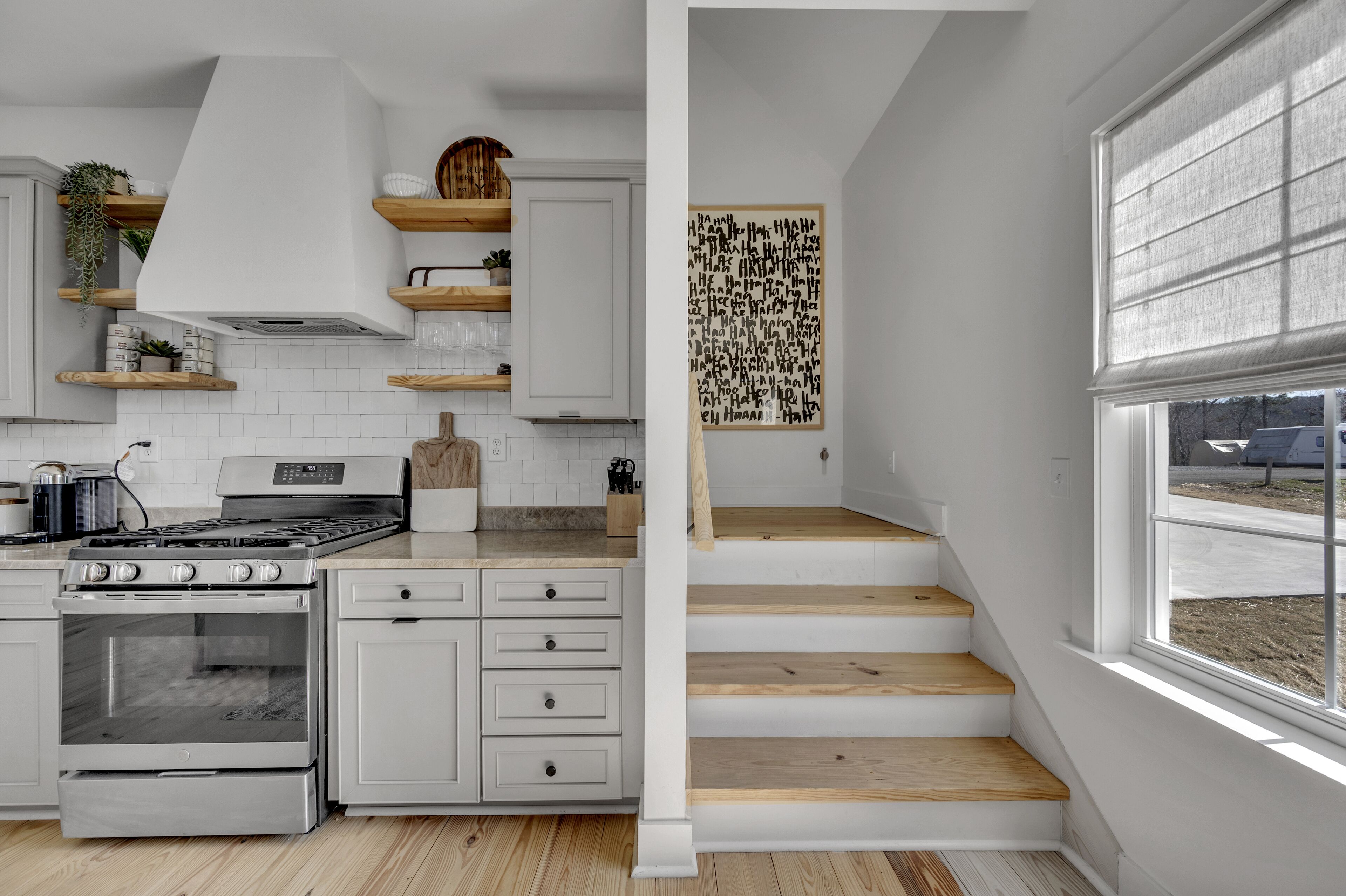 Rusted Roots Retreat NEW build with amazing furnishing on Smith Lake