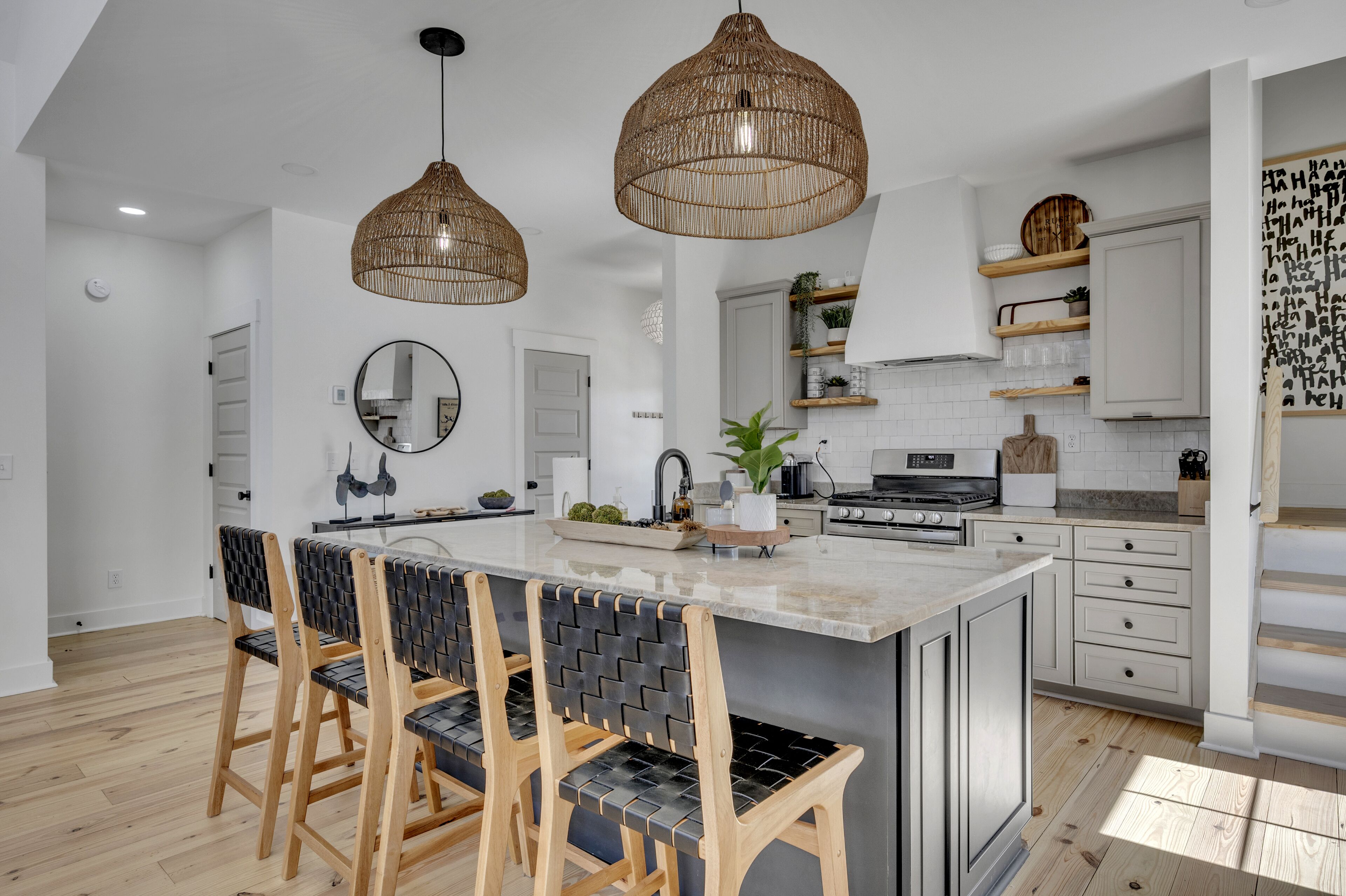 Rusted Roots Retreat NEW build with amazing furnishing on Smith Lake