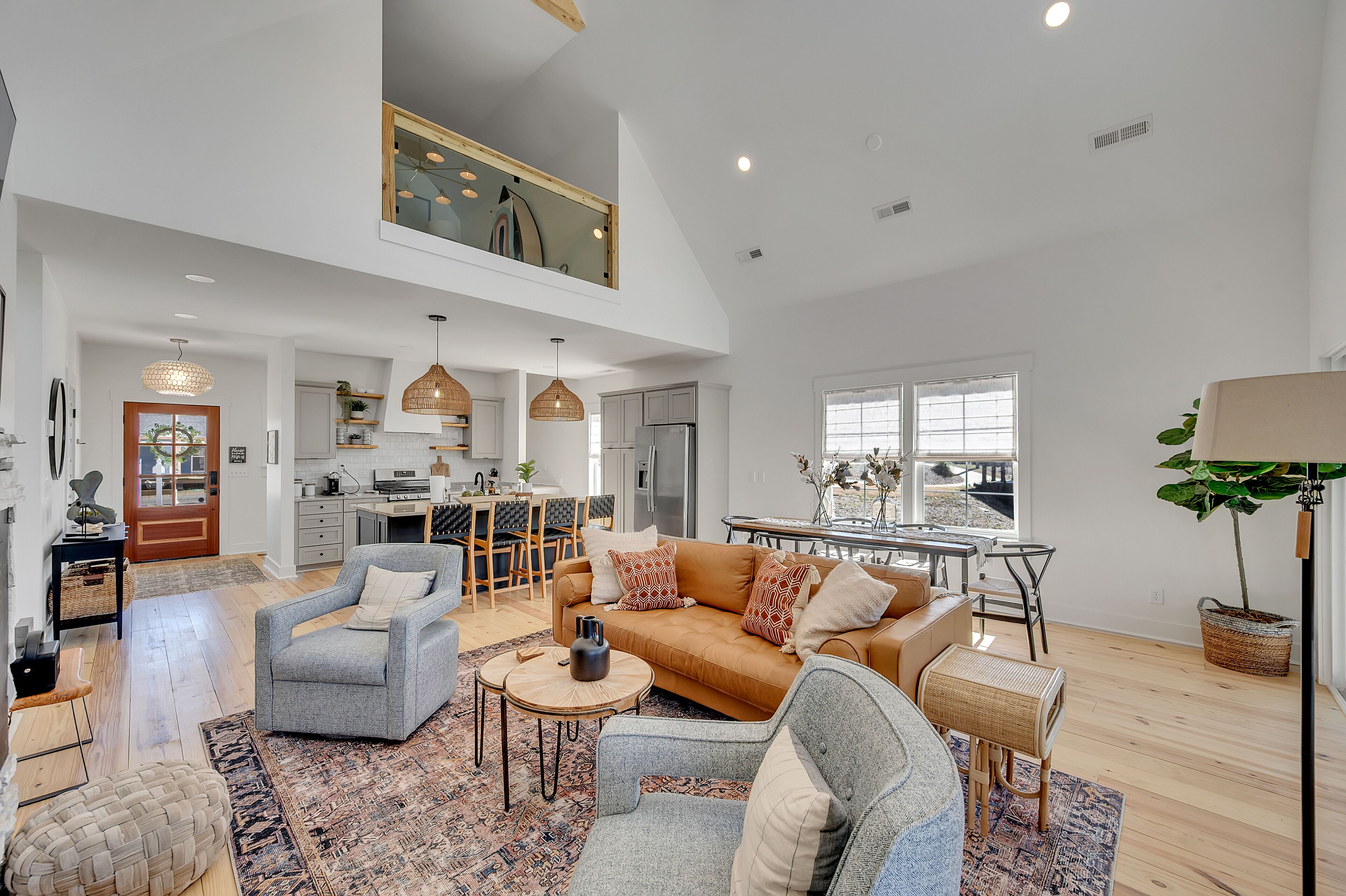 Rusted Roots Retreat NEW build with amazing furnishing on Smith Lake