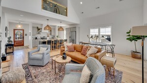 Living area - Rusted Roots Retreat NEW build with amazing furnishing on Smith Lake (Crane Hill)