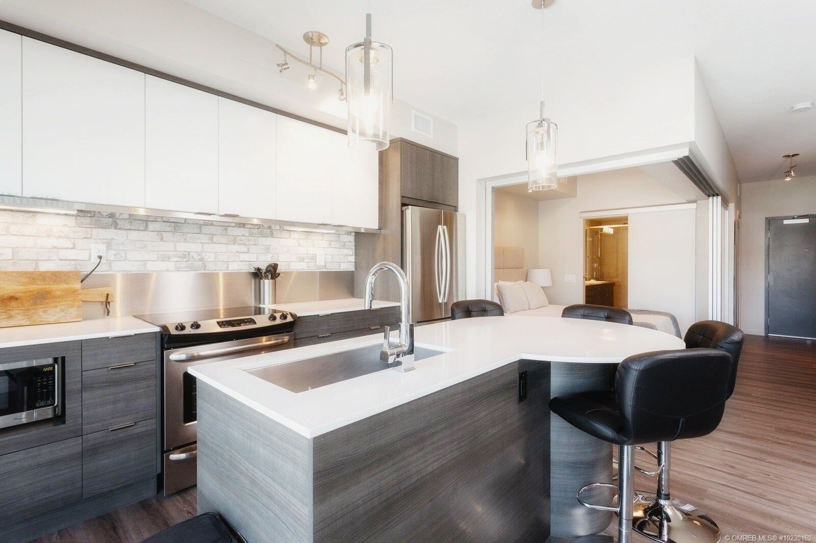 "The Blue Haven" Knox View Kelowna Downtown Condo