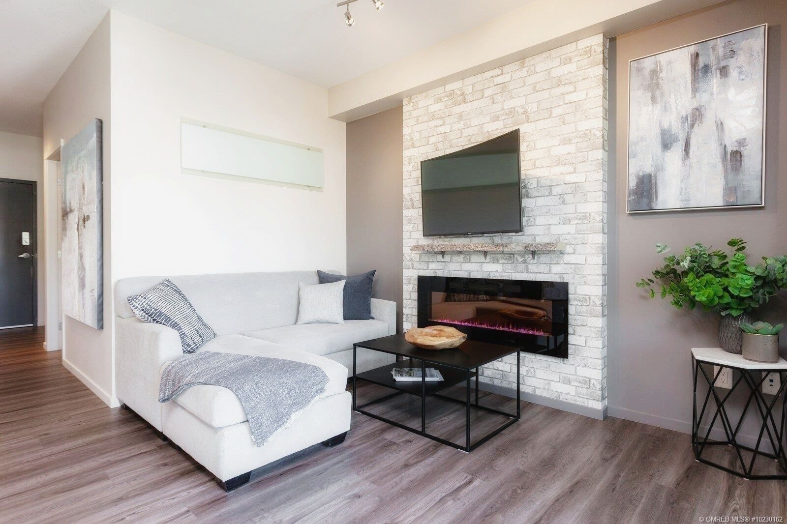 "The Blue Haven" Knox View Kelowna Downtown Condo