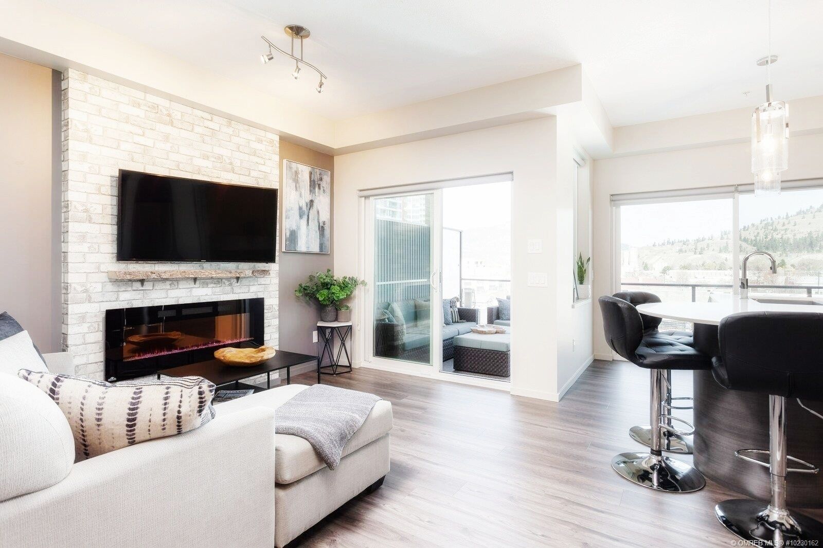 "The Blue Haven" Knox View Kelowna Downtown Condo