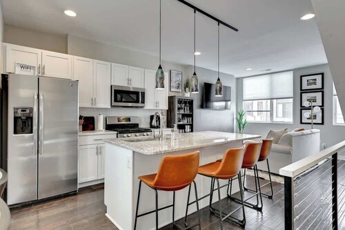 Skyline Stay - Near Downtown & Zoo+ Garage+Rooftop