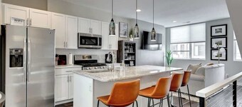 Skyline Stay - Near Downtown & Zoo+ Garage+Rooftop