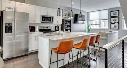 Skyline Stay - Near Downtown & Zoo+ Garage+Rooftop