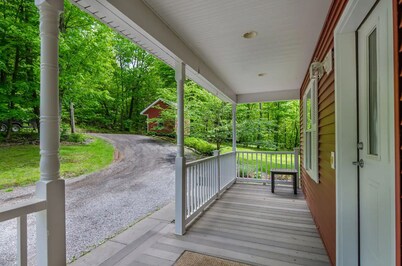 Lakefront Serenity in the Catskills near All Star Village