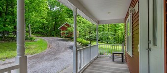 Lakefront Serenity in the Catskills near All Star Village