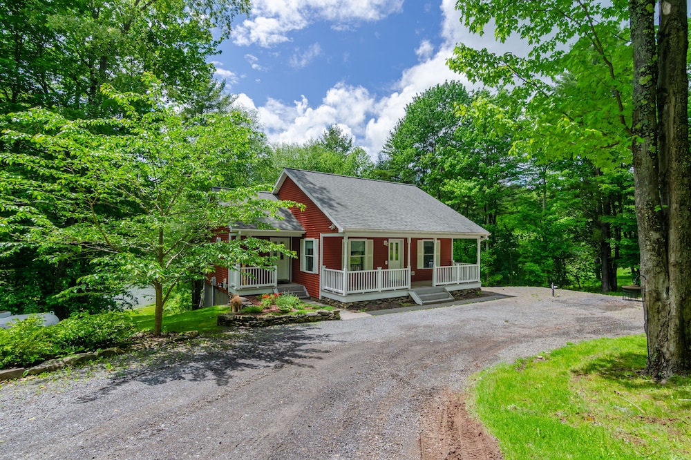 Lakefront Serenity in the Catskills near All Star Village