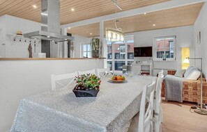 Dining - Cozy home in Juelsminde with kitchen (Juelsminde)