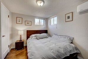 1 slaapkamer, een bureau, een strijkplank/strijkijzer, gratis wifi