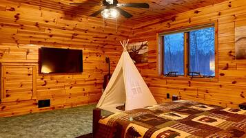 3 bedrooms, desk, iron/ironing board, free WiFi