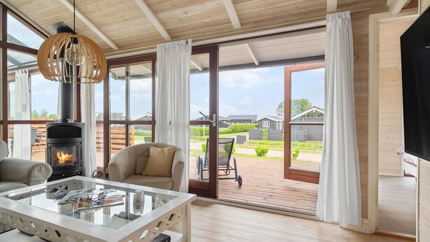 Smart TV, fireplace, stereo - Amazing home in Sjølund with WiFi (Sjølund)