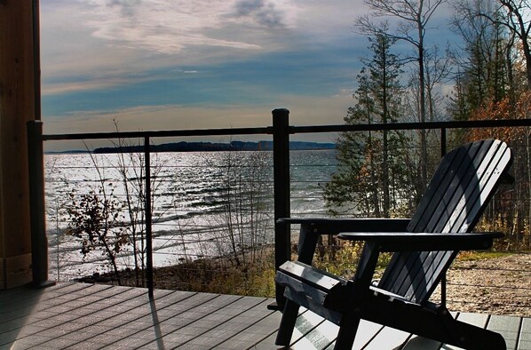 Terrace/patio - Secluded Bayfront Cottage with Stunning views (Suttons Bay)