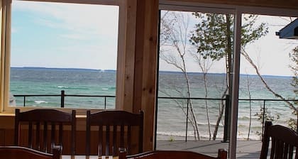 Secluded Bayfront Cottage with Stunning views
