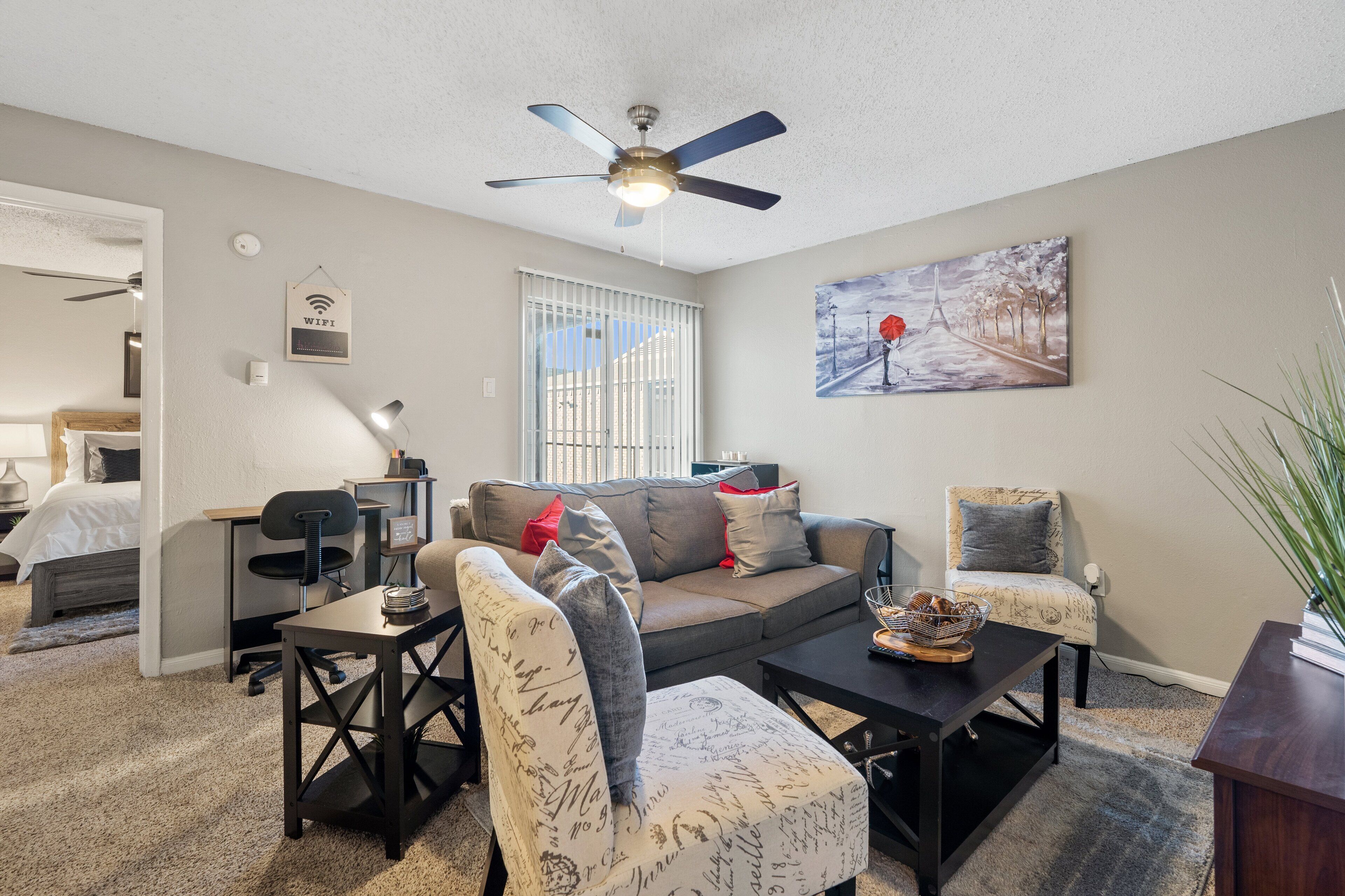 COMFY ONE BEDROOM W/POOL & FREE PARKING