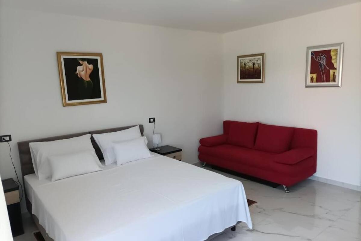 Deluxe Double Room, Partial Sea View, Balcony | 고급 침구, 오리/거위털 이불, 메모리폼 침대, 객실 내 금고