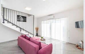 Smart TV, table football - Luxurious home in Maslenica (Maslenica)