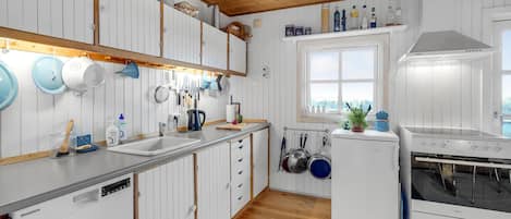 Fridge, stovetop