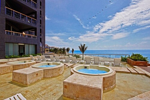 ZUANA BEACH RESORT Suite in Caribbean Sea