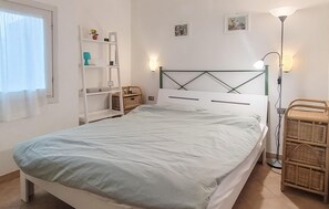 1 bedroom, iron/ironing board, free WiFi, bed sheets
