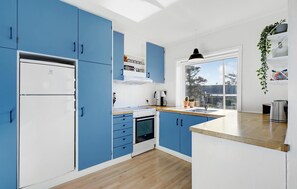 Køleskab, ovn, opvaskemaskine, kaffe-/temaskine