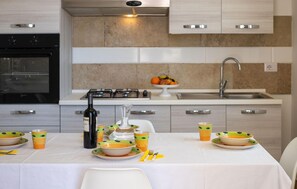 Kühlschrank, Herdplatte