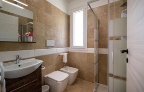 Shower - Stunning apartment in Torre Pali (Torre Pali)