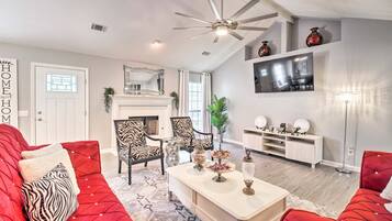 Smart-TV, Bücher, Stereoanlage, Computerbildschirme