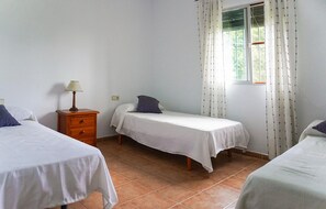 4 bedrooms, free WiFi, bed sheets
