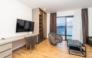 Smart TV, table football