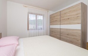 2 bedrooms, free WiFi, bed sheets - Beautiful apartment in Cres with WiFi (Cres)