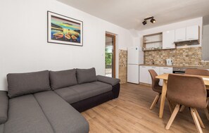 Fernseher, Tischtennisplatte