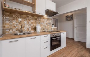 Fridge, oven, stovetop, coffee/tea maker - Beautiful apartment in Cres with WiFi (Cres)