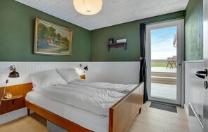 4 makuuhuonetta, vauvan matkasänky, ilmainen Wi-Fi