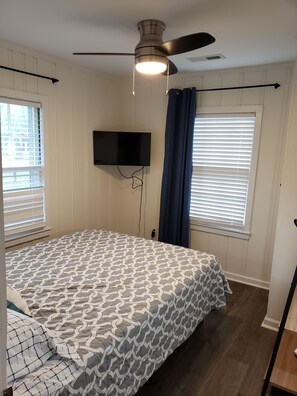 2 bedrooms, desk, iron/ironing board, free WiFi